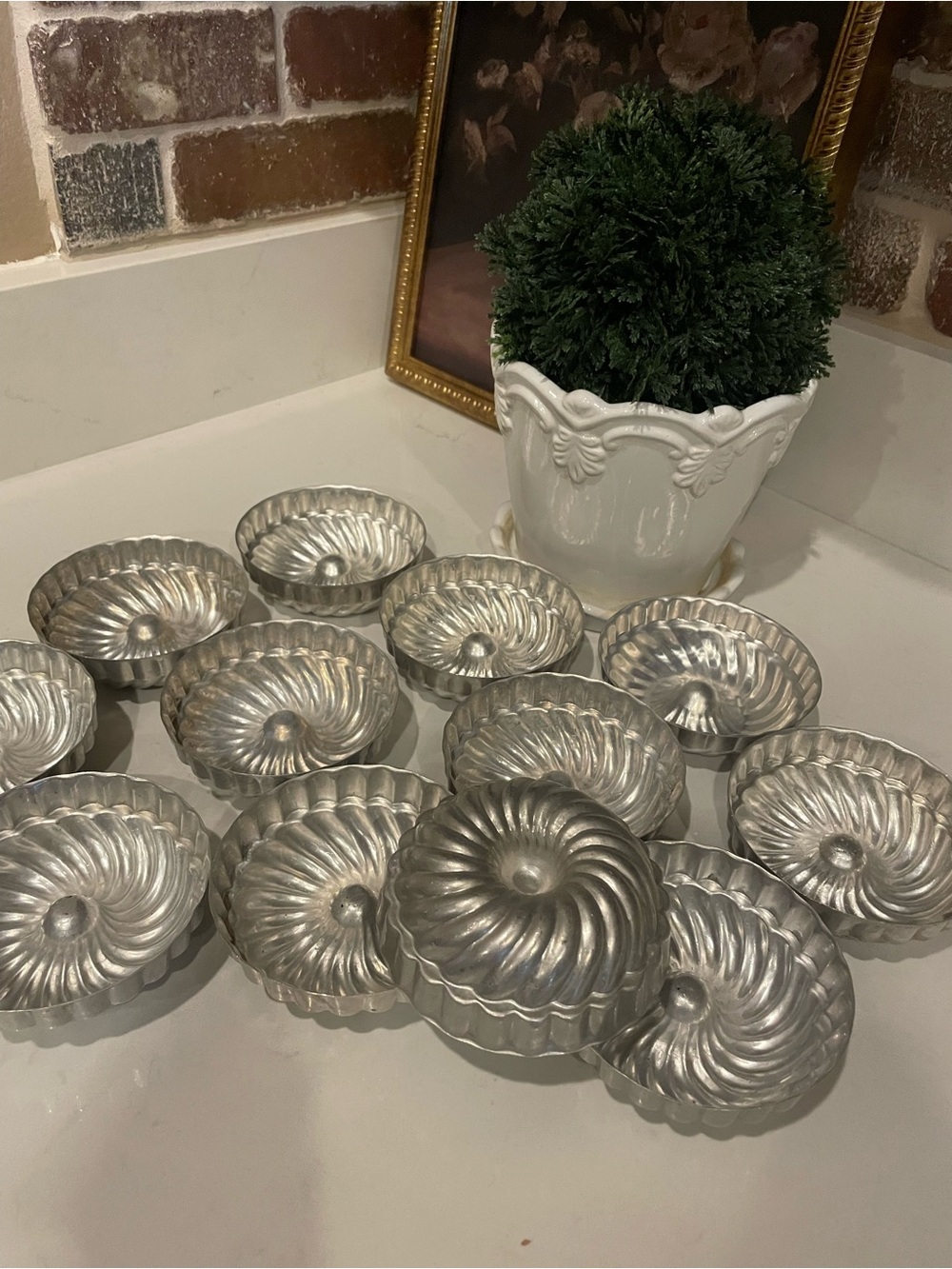 Set of 12 Vintage Swirled Aluminum Tartlet / Jelly Molds - Silver - Picture 2 of 5